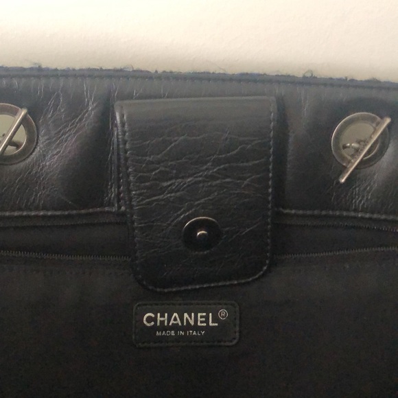 Stunning Authentic Chanel Leather and Tweed-Like Tote Purse - Picture 8 of 9